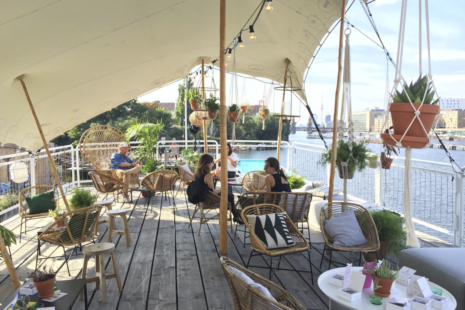 Hoppetosse Berlin Firmenfeier auf einem Schiff